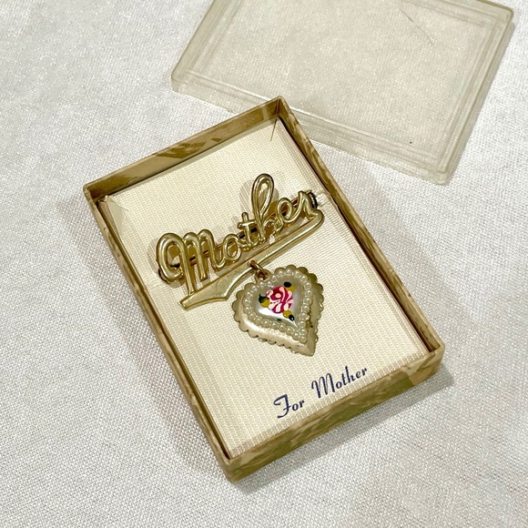 Vintage 1950’s Mother Heart Gold Brooch Pin Mid Century BRAND NEW w ORIGINAL BOX - Picture 2 of 6